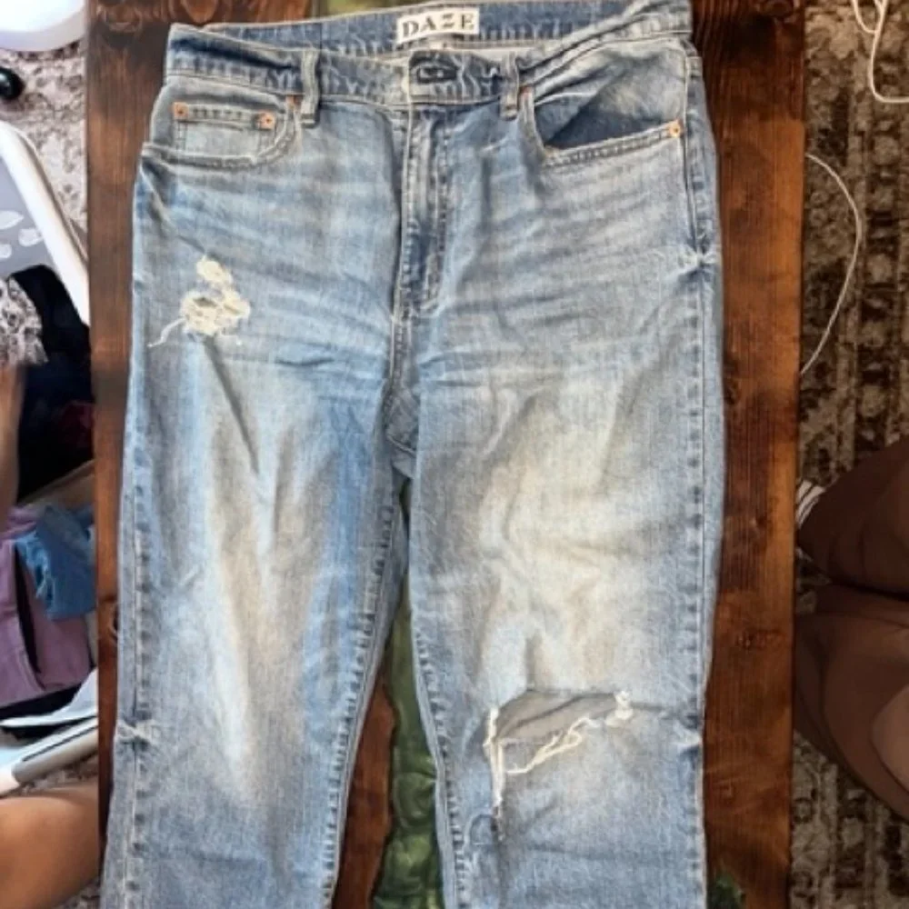DAZE RIPPED JEANS - Picture 1 of 2